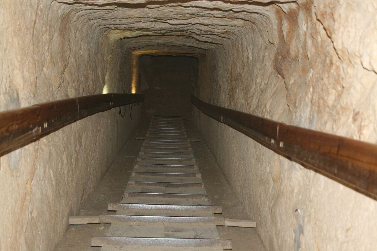 Forskare har upptäckt en hemlig passage in i pyramid.
