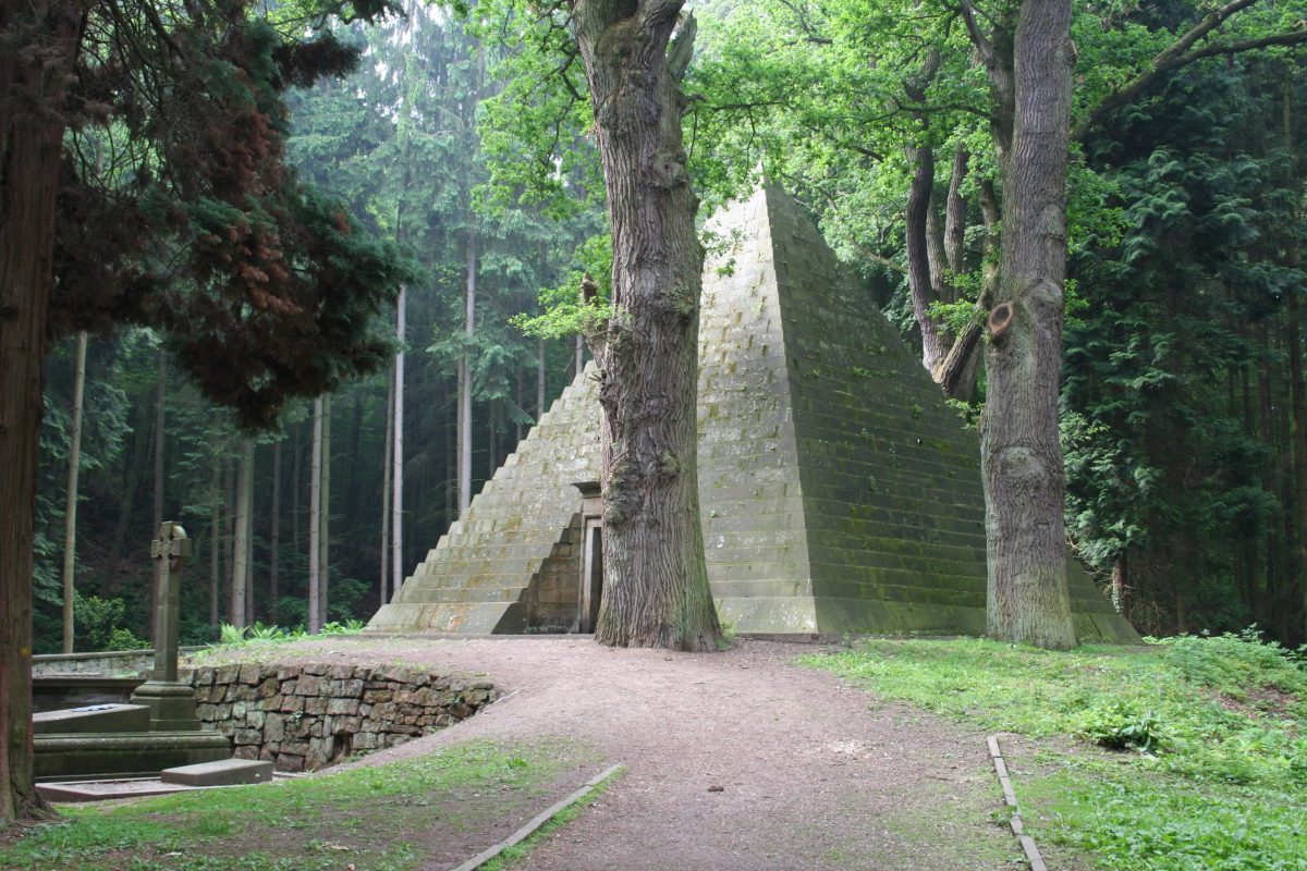 Denna plats ligger i Tyskland, inte långt från staden Dernburg.