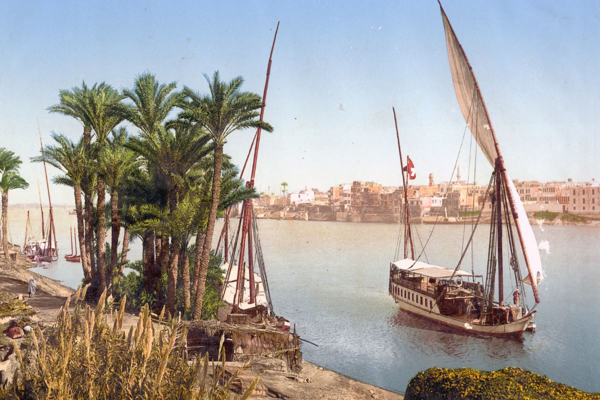 En forntida egyptisk båt sjönk utanför Alexandria kust.